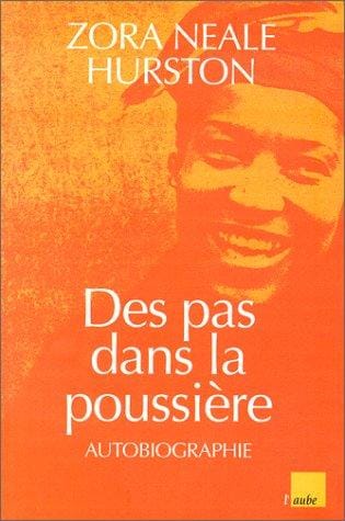 Des pas dans la poussière