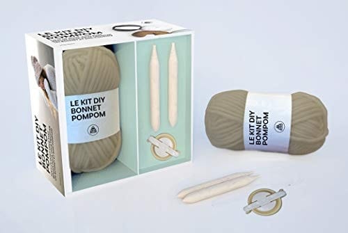 Coffret Bonnet pompon Le livre avec 1 pelote, 1 paire d'aiguille circulaire et 1 aiguille à laine
