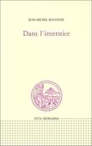 Dans l'interstice