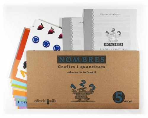 Nombres: anys: 11 làmines, 2 làmines de peces encunyades i un fulletó explicatiu amb propostes didàctiques. Les làmines de cinc anys mostren la grafia del nombre, juntament amb el nom d'aquell nombre escrit en lletra de pal i en lligada, i tantes fotografies com indica la quantitat que representa. Les peces encunyades serveixen per fer activitats manipulatives relacionades amb la quantitat, les agrupacions o les seriacions. S'ofereixen làmines per treballar a partit de l'edat dels infants