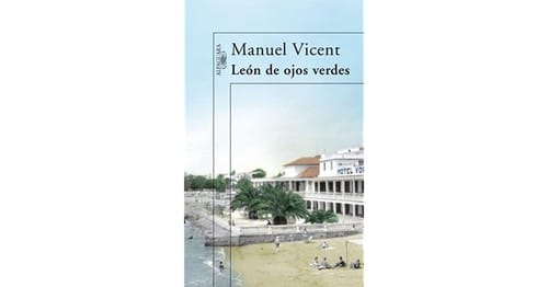 León de ojos verdes