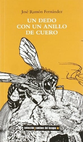 Un dedo con un anillo de cuero