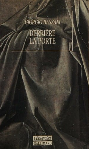 Derrière la porte
