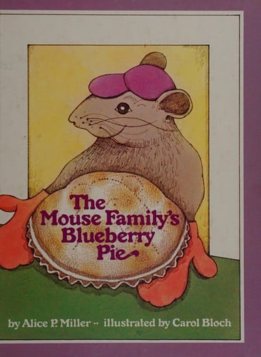 The mouse family's blueberry pie
