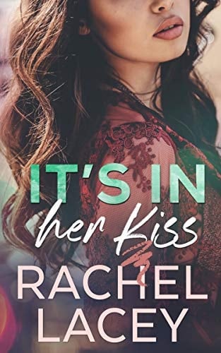 It's in Her Kiss: A Lesbian Romance (Midnight in Manhattan Book 2)