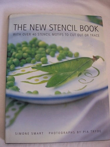 The New Stencil Book With Over 40 Stencil Motifs to Cut Out and Trace