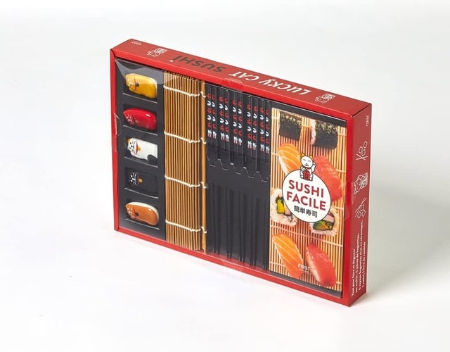 Sushi Lucky cat Sushi facile. Coffret avec 5 paires de baguettes, 5 repose-baguettes, 1 natte et 1 livre de recettes