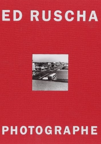 Ed Ruscha photographe exposition présentée à Paris à la Galerie nationale du Jeu de Paume du 31 janvier au 30 avril 2006 ; à Zurich (Suisse) au Kunsthaus du 19 mai au 13 août 2006 ; à Cologne (Allemagne) au Museum Ludwig du 2 septembre au 26 novembre 2006