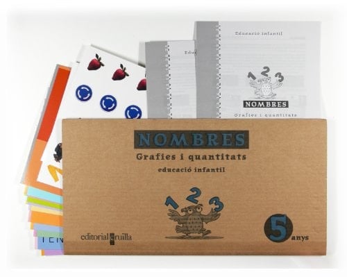 Nombres: anys: 11 làmines, 2 làmines de peces encunyades i un fulletó explicatiu amb propostes didàctiques. Les làmines de cinc anys mostren la grafia del nombre, juntament amb el nom d'aquell nombre escrit en lletra de pal i en lligada, i tantes fotografies com indica la quantitat que representa. Les peces encunyades serveixen per fer activitats manipulatives relacionades amb la quantitat, les agrupacions o les seriacions. S'ofereixen làmines per treballar a partit de l'edat dels infants