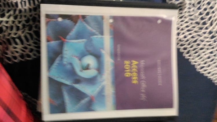 New Perspectives MicrosoftÂ Office 365 and Access 2016, Loose-Leaf Version Comprehensive, Loose-Leaf Version