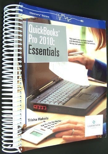 QUICKBOOKS PRO 2010:ESSENTIALS by Trisha Hakola (2010-05-04)