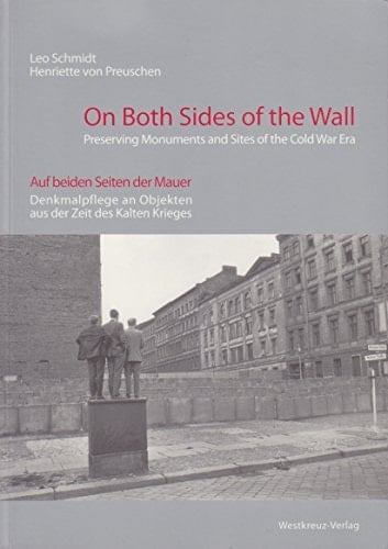 Auf Beiden Seiten Der Mauer
