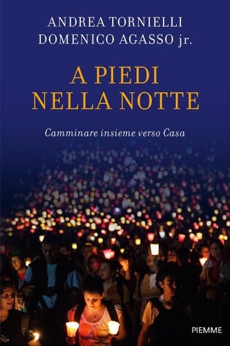 A piedi nella notte Camminare insieme verso casa