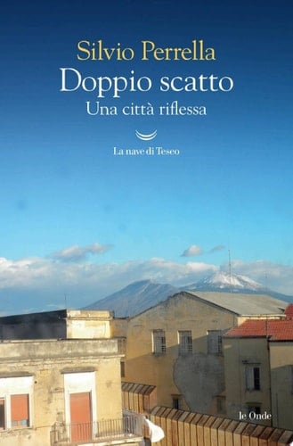 Doppio scatto Una città riflessa